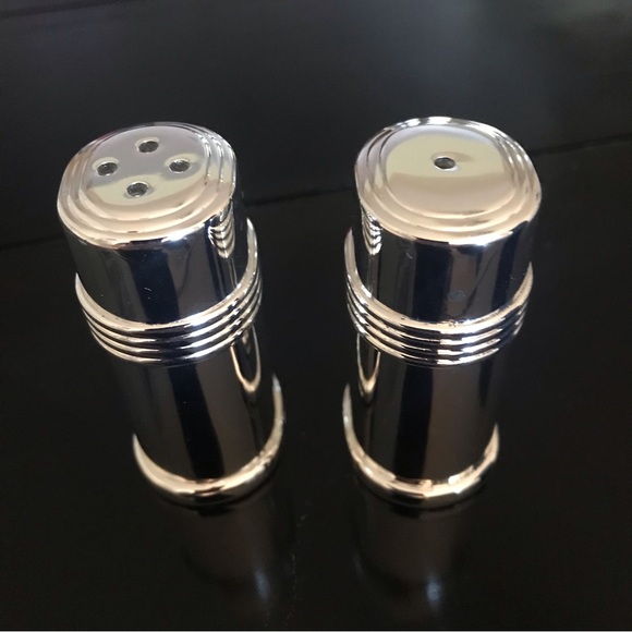 Wedgwood Windsor Small Salt & Pepper Shakers in original box, each 2 1/4” tall. - Picture 5 of 15